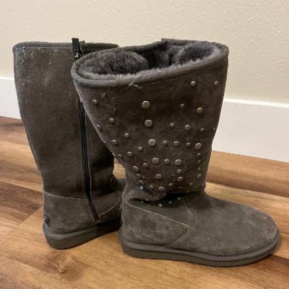 UGG Boots - Picture 1 of 2